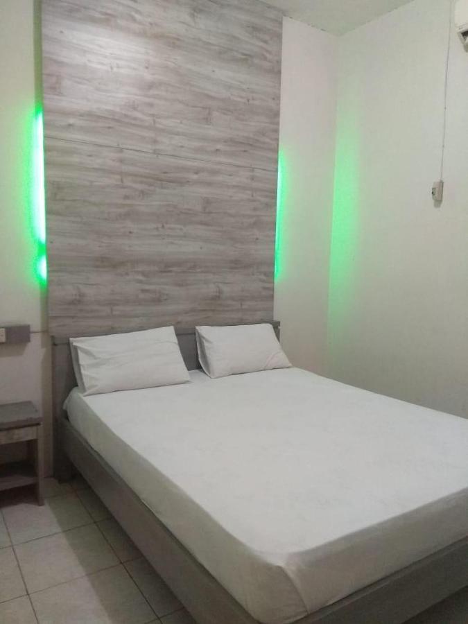 Hotel Maya Тегал Экстерьер фото